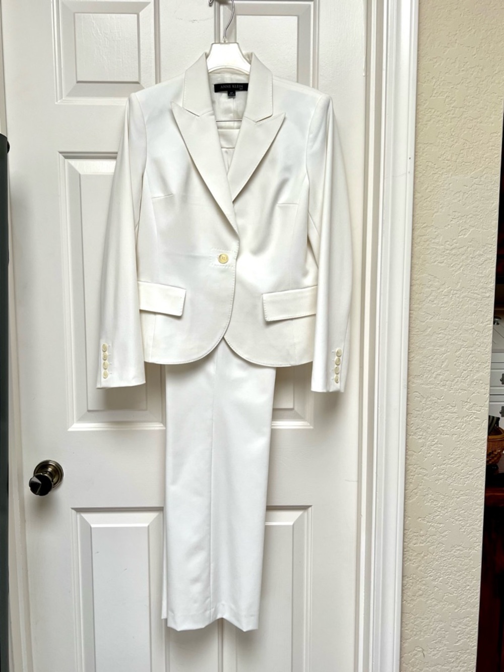 Anne Klein white pantsuit, 8P